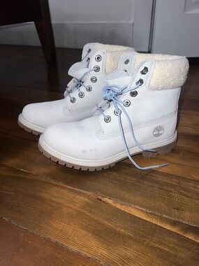 Timberland Light Blue Sherpa-Lined Lace-Up Winter Boots with Blue Laces